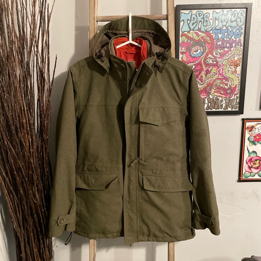 L.L.Bean Heavy Duty Utility Parka Jacket. Few small stains (see photos). Medium